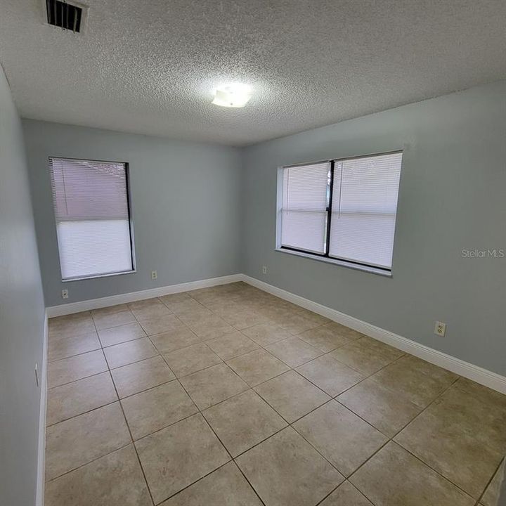 For Rent: $1,600 (3 beds, 1 baths, 960 Square Feet)