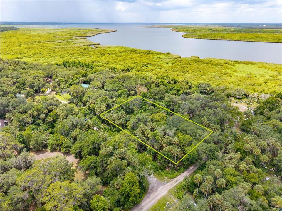 En Venta: $119,999 (1.37 acres)