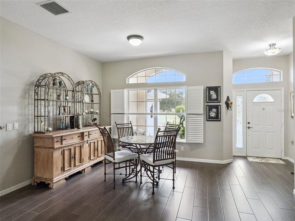 For Sale: $329,999 (3 beds, 2 baths, 1716 Square Feet)