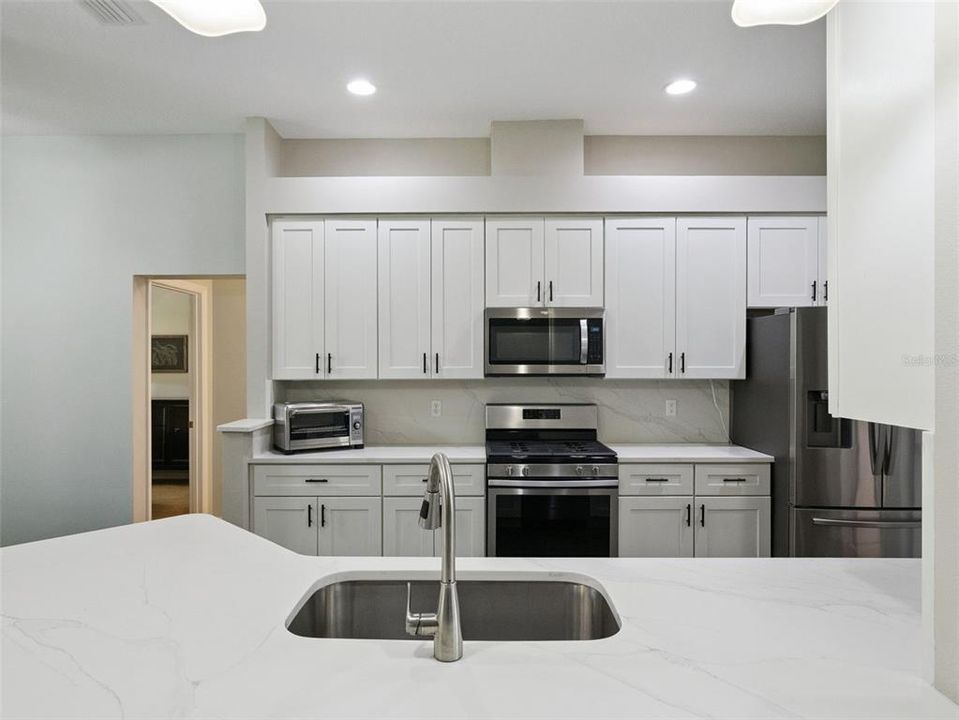 For Sale: $329,999 (3 beds, 2 baths, 1716 Square Feet)