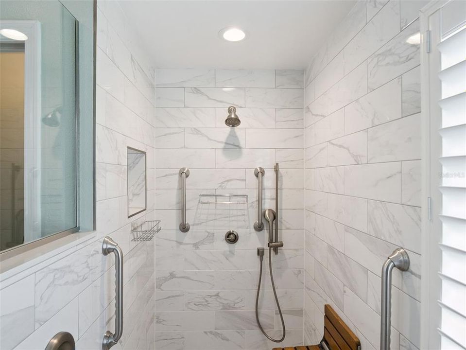 For Sale: $329,999 (3 beds, 2 baths, 1716 Square Feet)