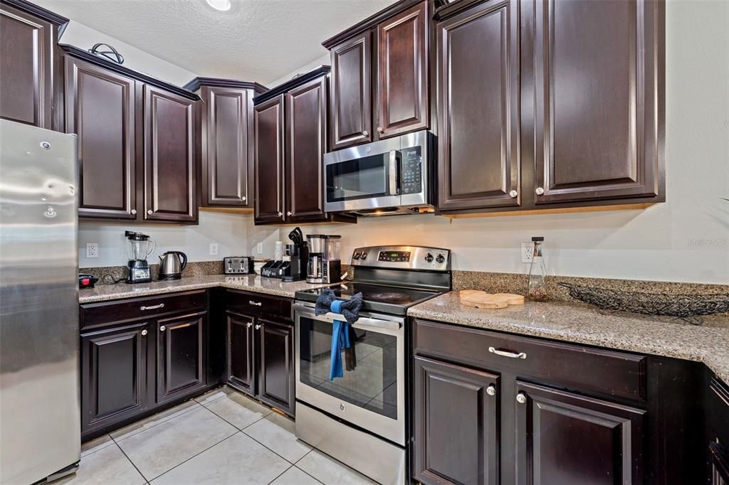 На продажу: $739,900 (8 спален, 5 ванн, 4820 Квадратных фут)