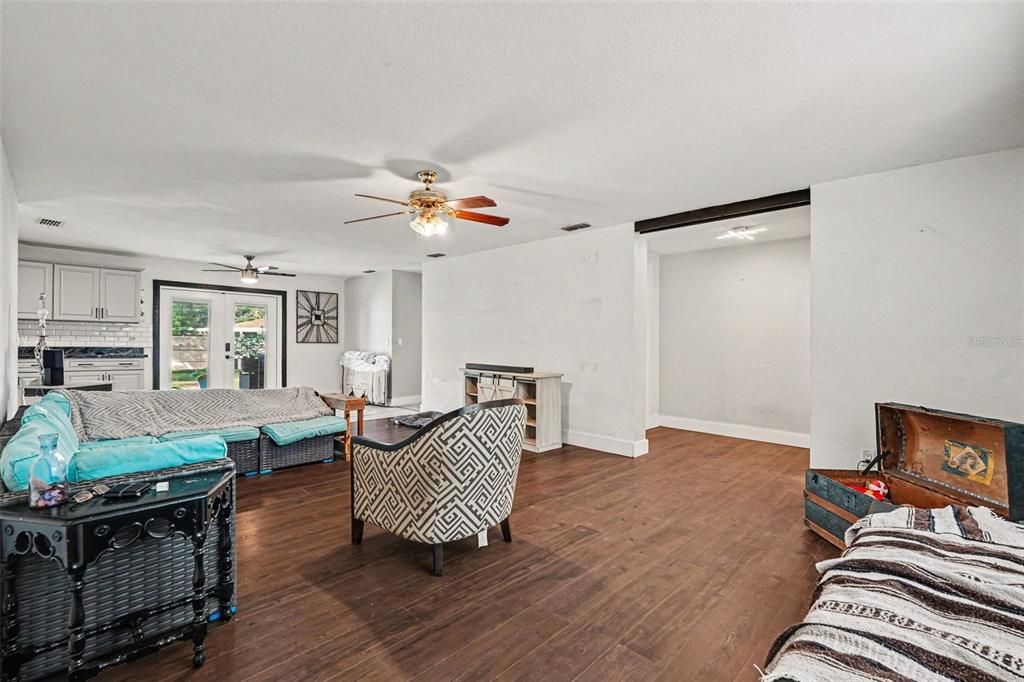For Sale: $205,500 (2 beds, 2 baths, 1296 Square Feet)
