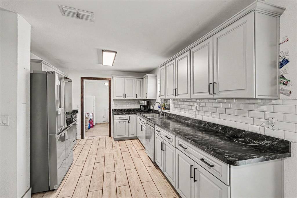 For Sale: $205,500 (2 beds, 2 baths, 1296 Square Feet)