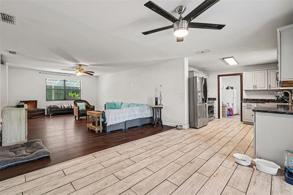 For Sale: $205,500 (2 beds, 2 baths, 1296 Square Feet)