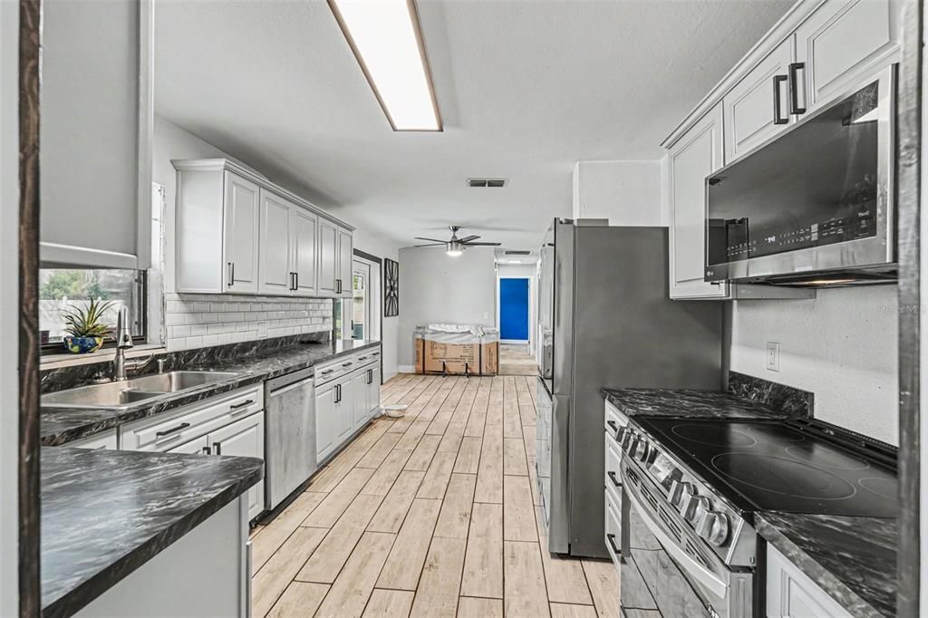 For Sale: $205,500 (2 beds, 2 baths, 1296 Square Feet)