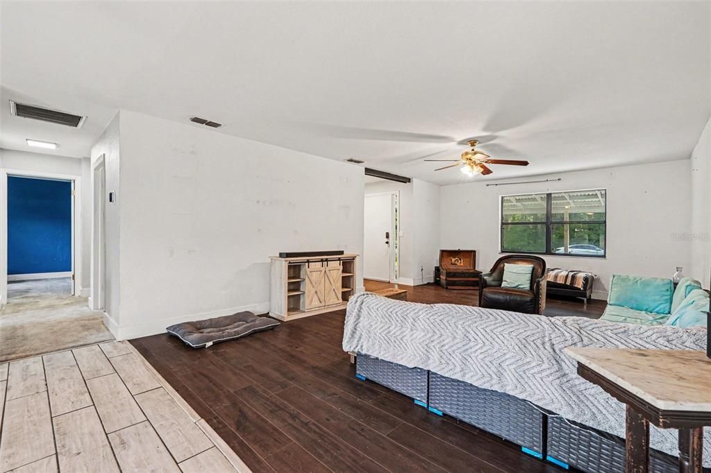 For Sale: $205,500 (2 beds, 2 baths, 1296 Square Feet)