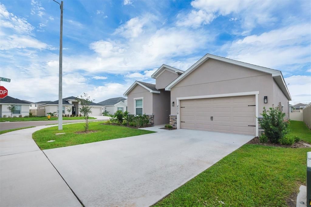 For Sale: $339,900 (4 beds, 2 baths, 2074 Square Feet)