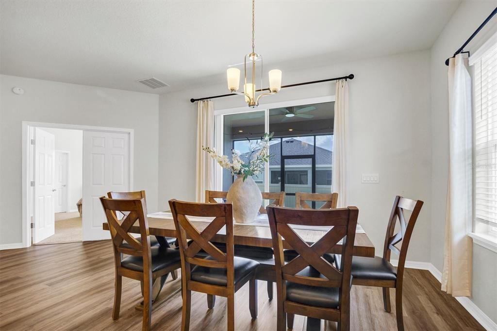 For Sale: $339,900 (4 beds, 2 baths, 2074 Square Feet)