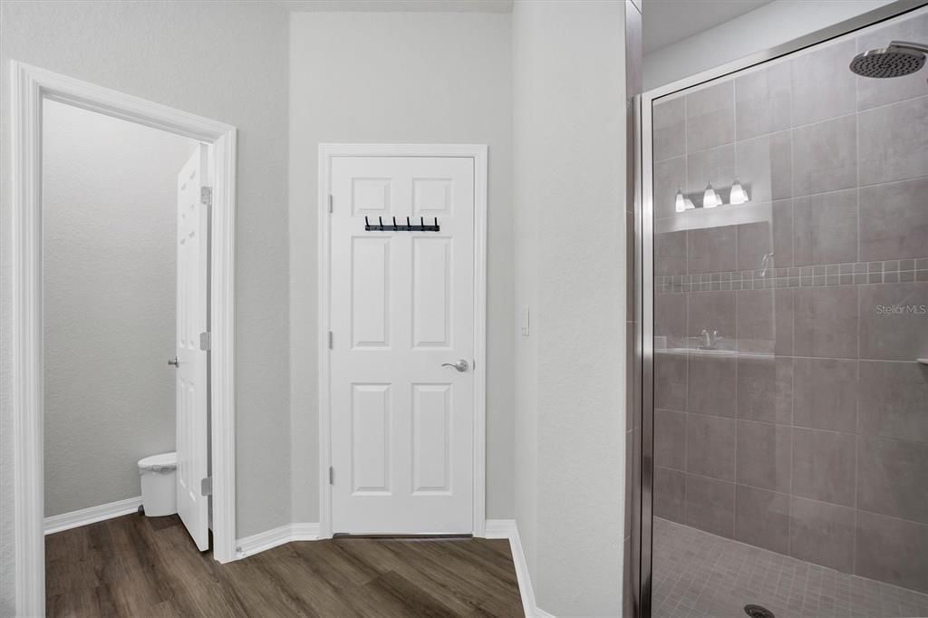 For Sale: $339,900 (4 beds, 2 baths, 2074 Square Feet)