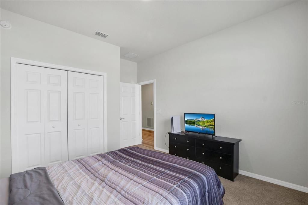 For Sale: $339,900 (4 beds, 2 baths, 2074 Square Feet)