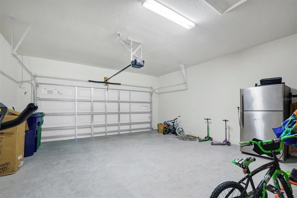 For Sale: $339,900 (4 beds, 2 baths, 2074 Square Feet)