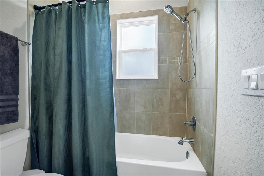 For Sale: $339,900 (4 beds, 2 baths, 2074 Square Feet)