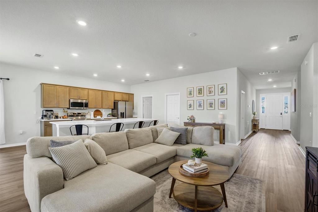 For Sale: $339,900 (4 beds, 2 baths, 2074 Square Feet)