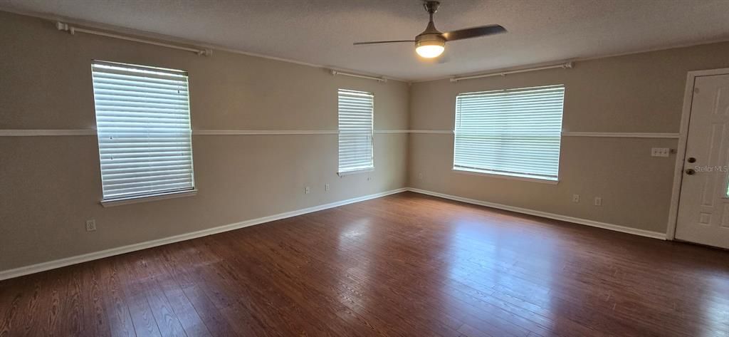 For Rent: $1,695 (3 beds, 2 baths, 1894 Square Feet)