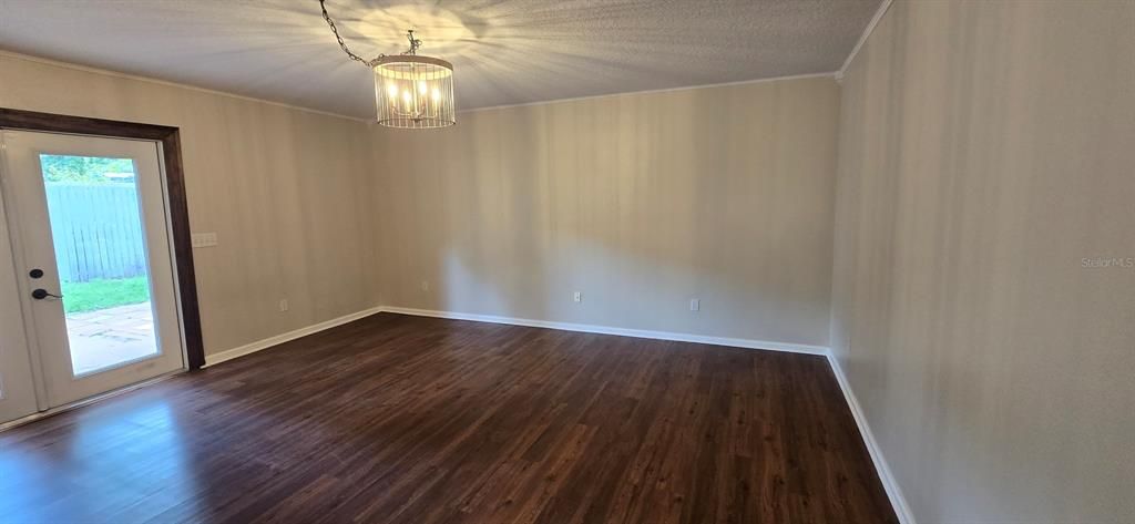 For Rent: $1,695 (3 beds, 2 baths, 1894 Square Feet)