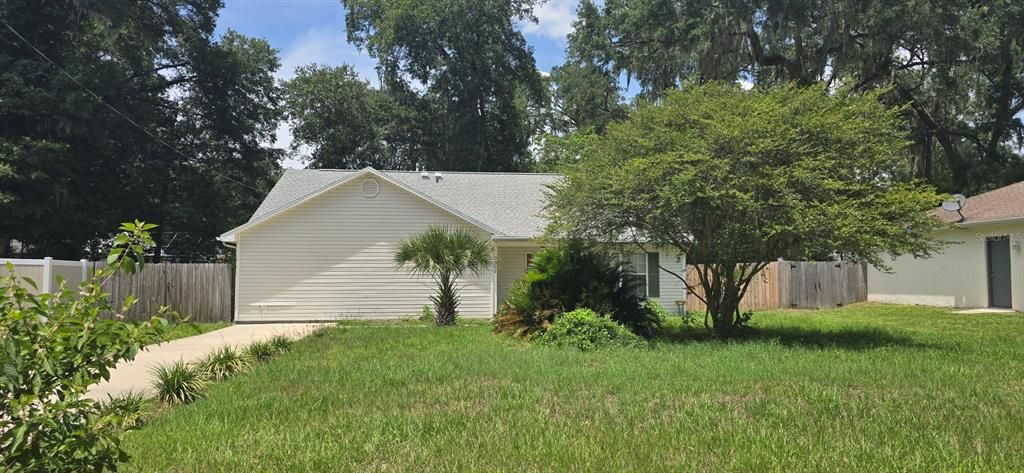 For Rent: $1,695 (3 beds, 2 baths, 1894 Square Feet)