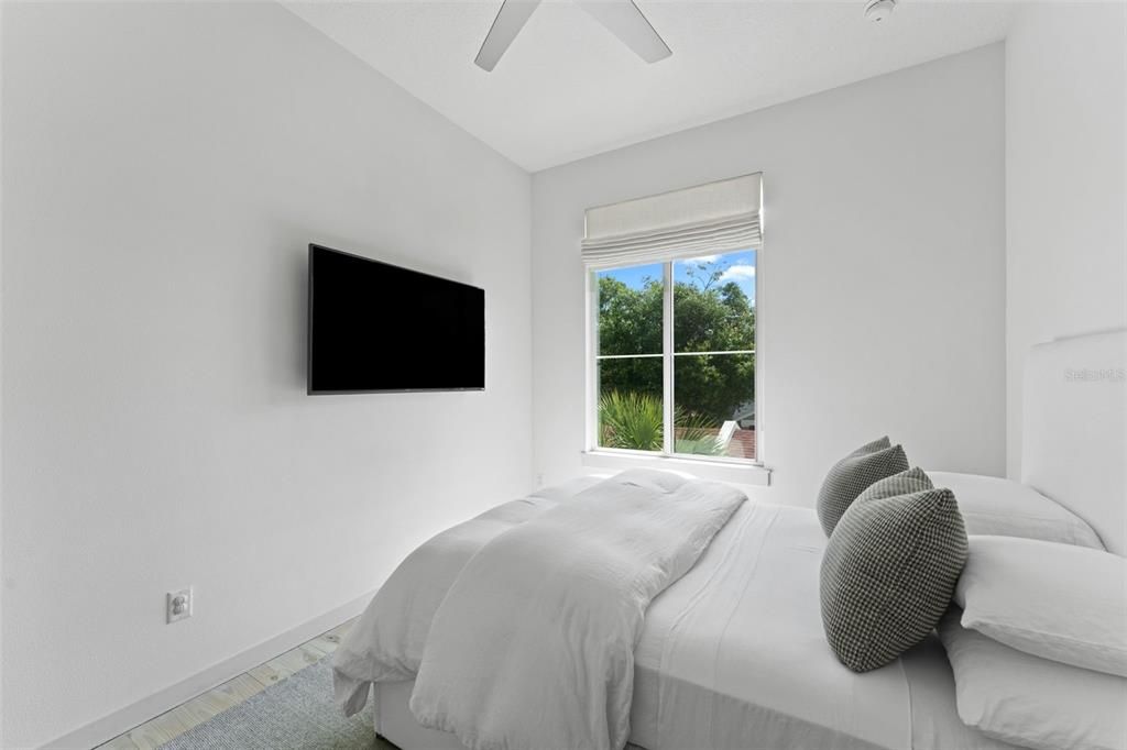 For Rent: $3,900 (3 beds, 2 baths, 1868 Square Feet)