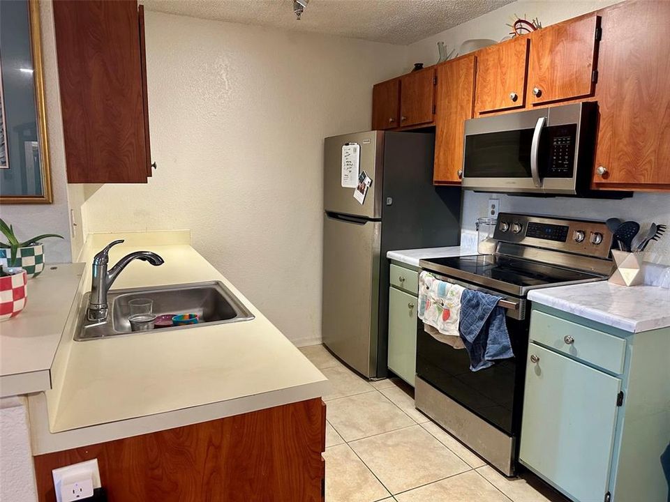For Sale: $105,000 (1 beds, 1 baths, 742 Square Feet)