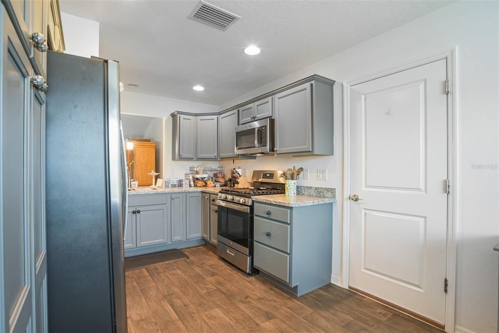 For Sale: $399,900 (3 beds, 2 baths, 1611 Square Feet)