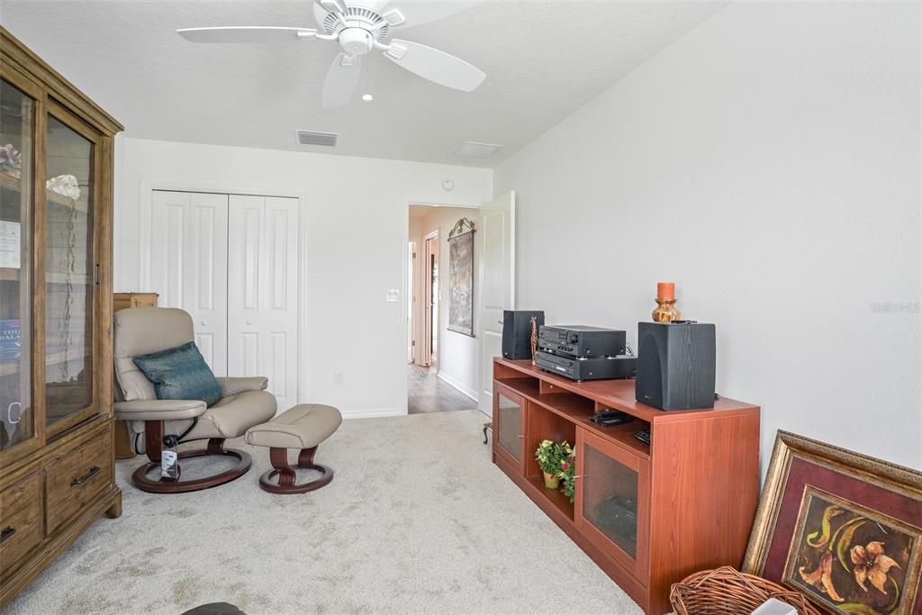 For Sale: $399,900 (3 beds, 2 baths, 1611 Square Feet)