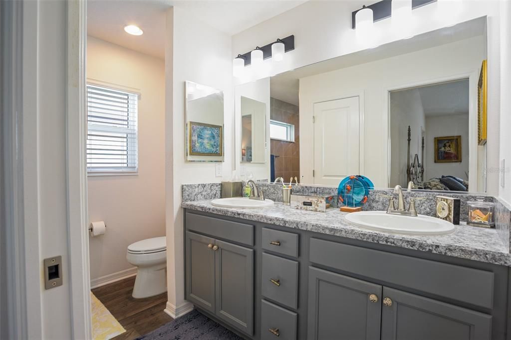 For Sale: $399,900 (3 beds, 2 baths, 1611 Square Feet)