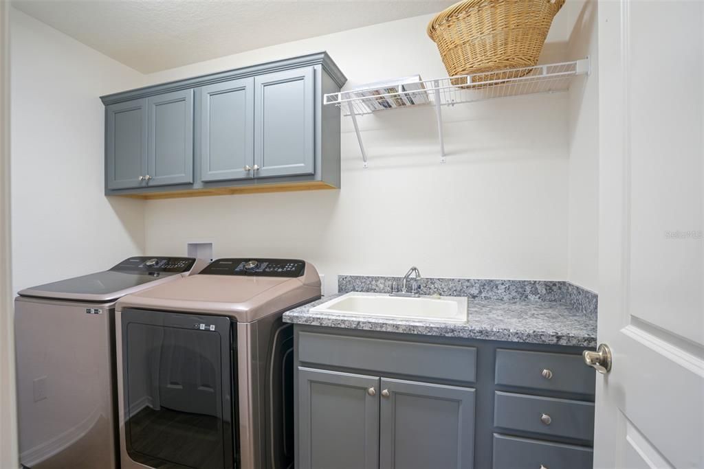 For Sale: $399,900 (3 beds, 2 baths, 1611 Square Feet)