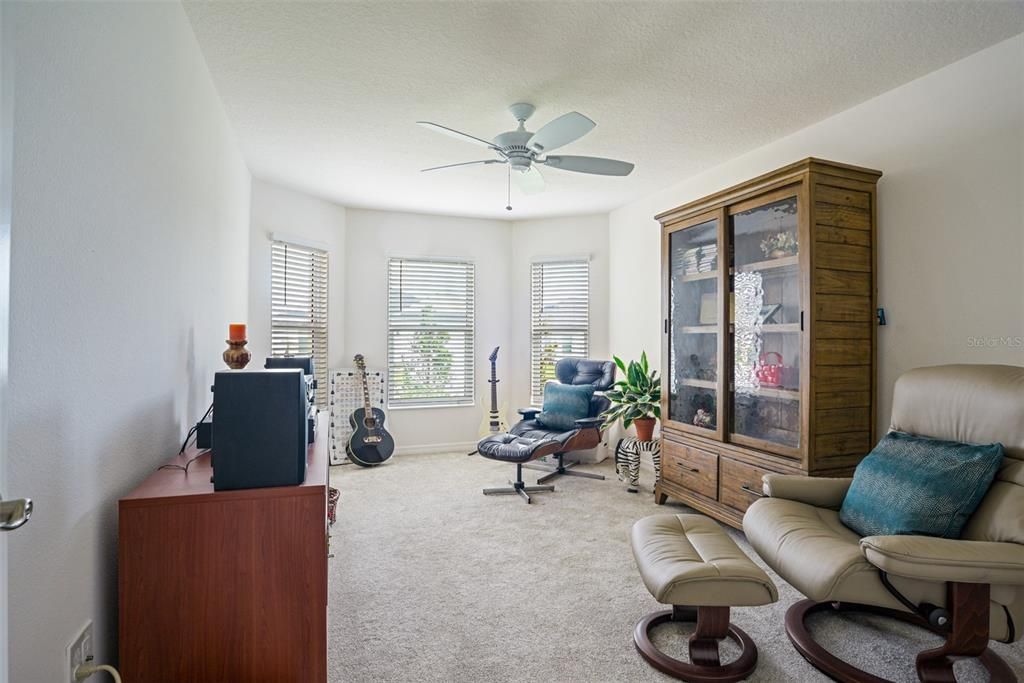 For Sale: $399,900 (3 beds, 2 baths, 1611 Square Feet)
