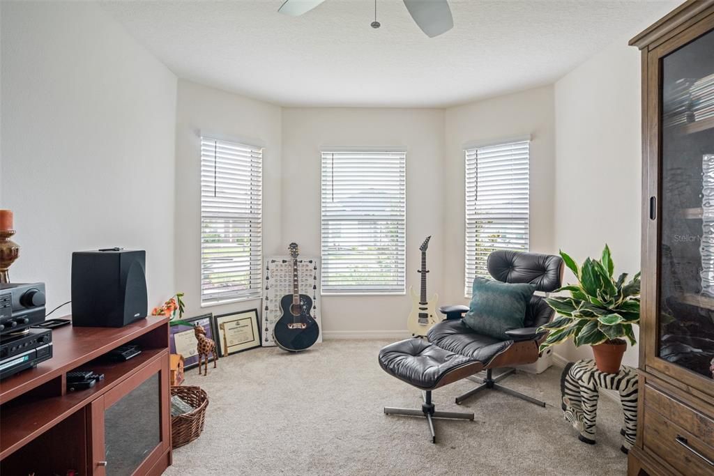 For Sale: $399,900 (3 beds, 2 baths, 1611 Square Feet)