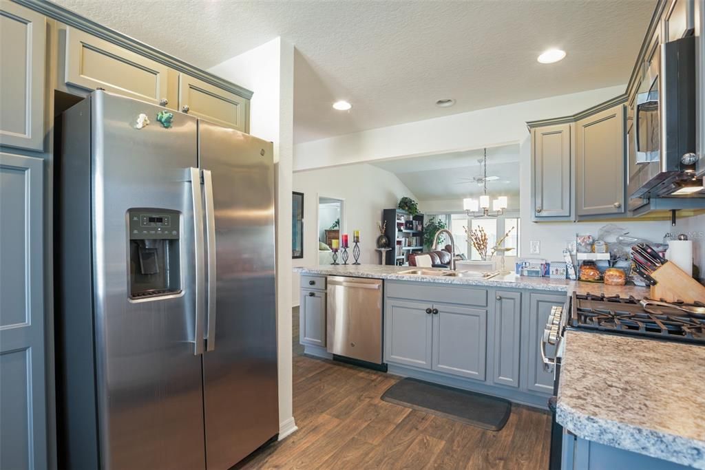 For Sale: $399,900 (3 beds, 2 baths, 1611 Square Feet)