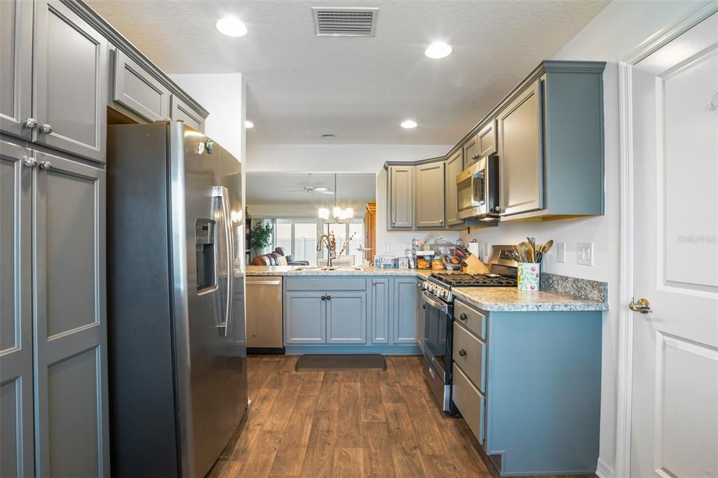 For Sale: $399,900 (3 beds, 2 baths, 1611 Square Feet)