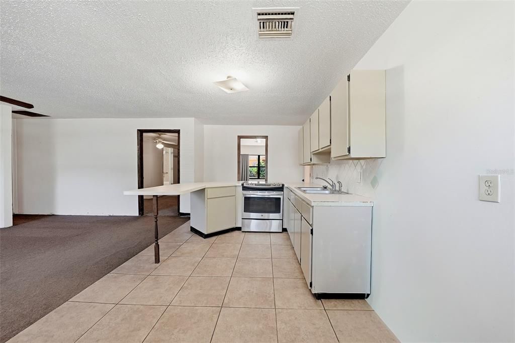 For Sale: $615,000 (5 beds, 3 baths, 2294 Square Feet)