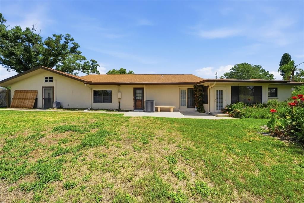 For Sale: $615,000 (5 beds, 3 baths, 2294 Square Feet)