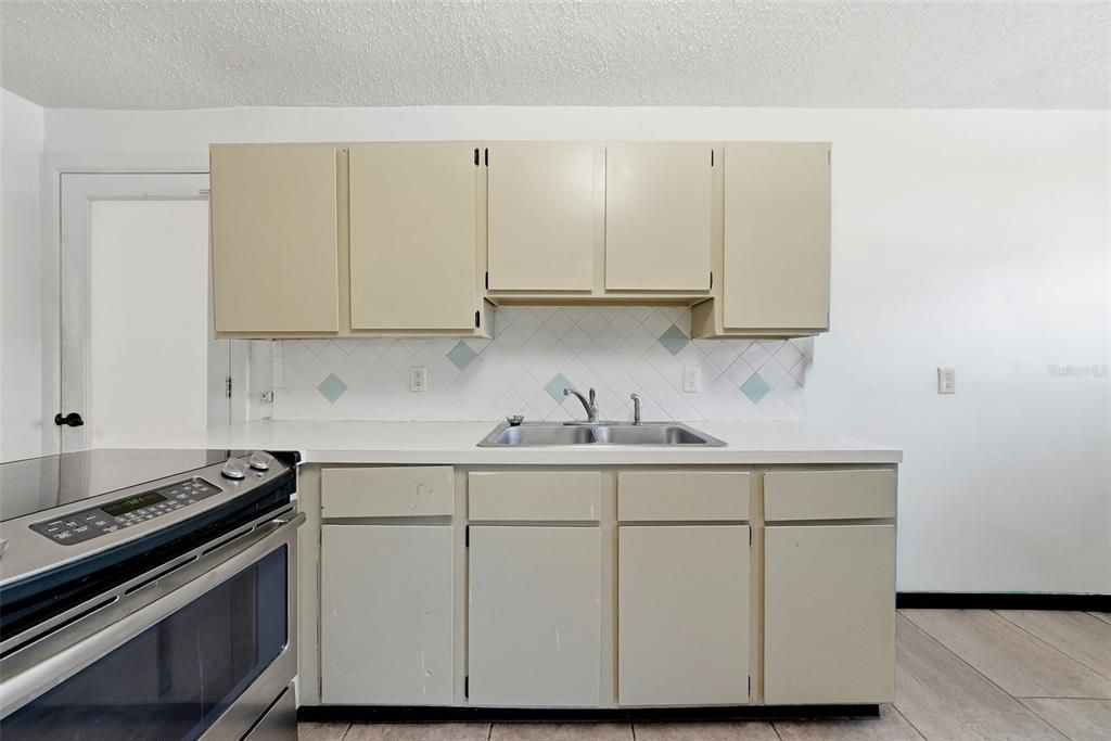 For Sale: $615,000 (5 beds, 3 baths, 2294 Square Feet)