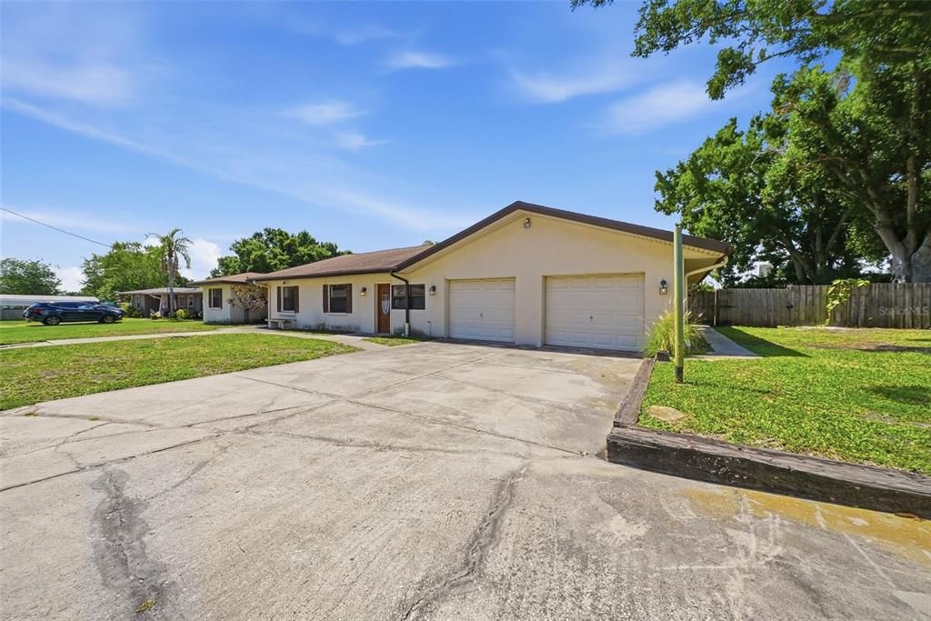 For Sale: $615,000 (5 beds, 3 baths, 2294 Square Feet)