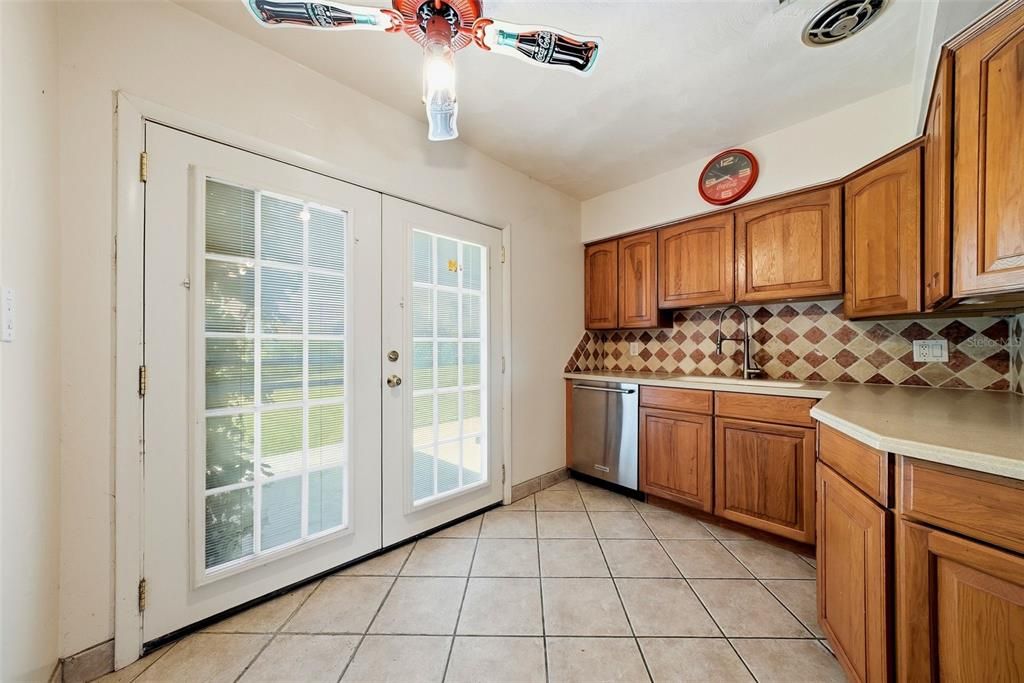 For Sale: $615,000 (5 beds, 3 baths, 2294 Square Feet)