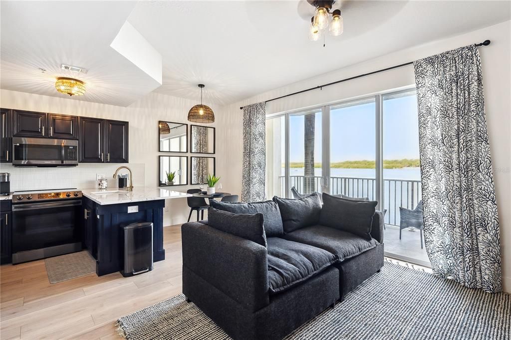 For Sale: $345,000 (1 beds, 1 baths, 506 Square Feet)