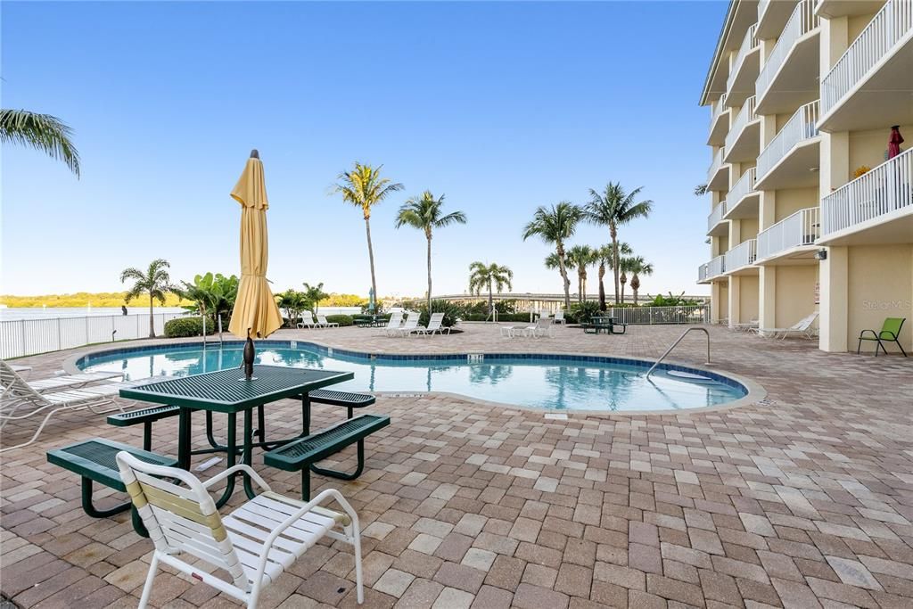 For Sale: $345,000 (1 beds, 1 baths, 506 Square Feet)