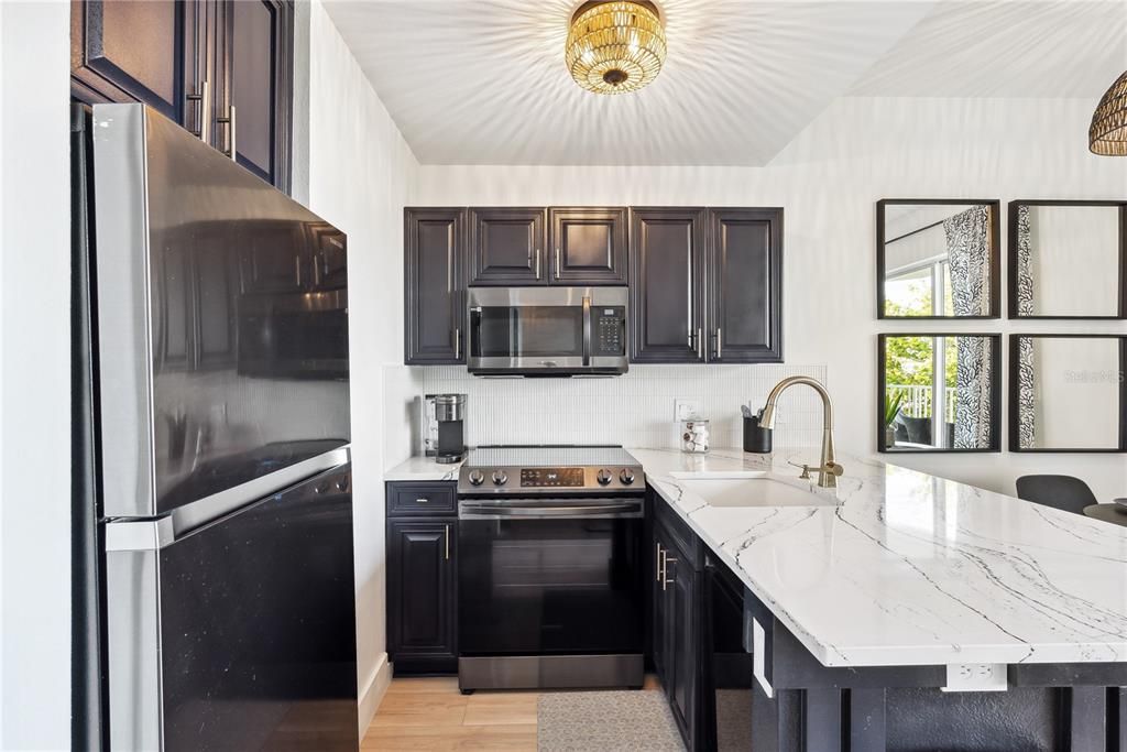 For Sale: $345,000 (1 beds, 1 baths, 506 Square Feet)