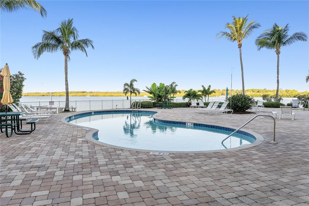 For Sale: $345,000 (1 beds, 1 baths, 506 Square Feet)