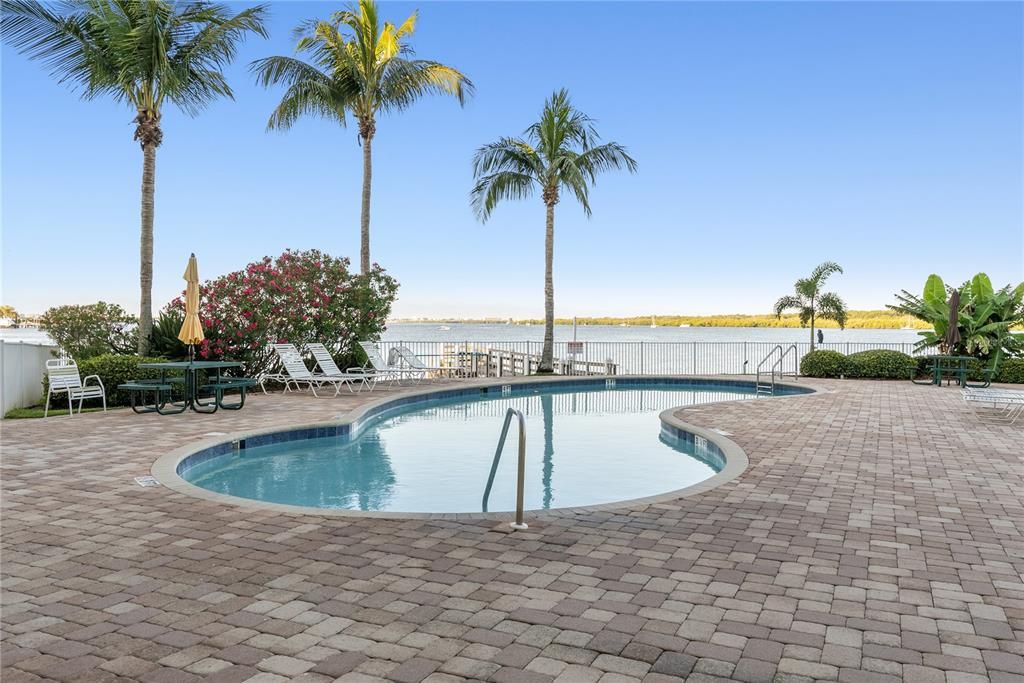 For Sale: $345,000 (1 beds, 1 baths, 506 Square Feet)