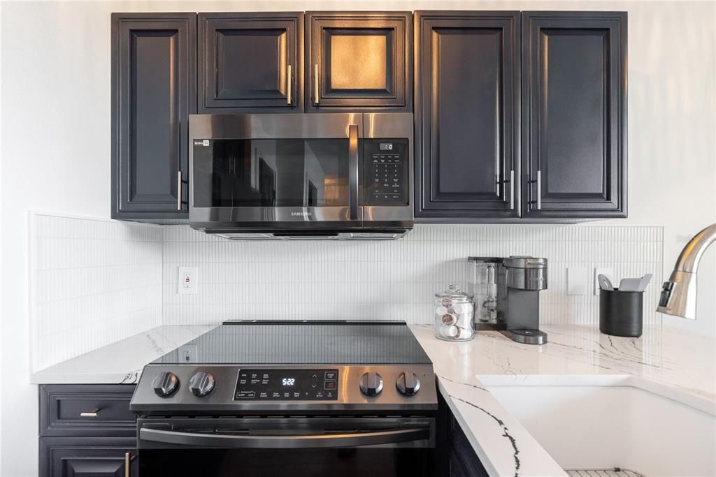For Sale: $345,000 (1 beds, 1 baths, 506 Square Feet)