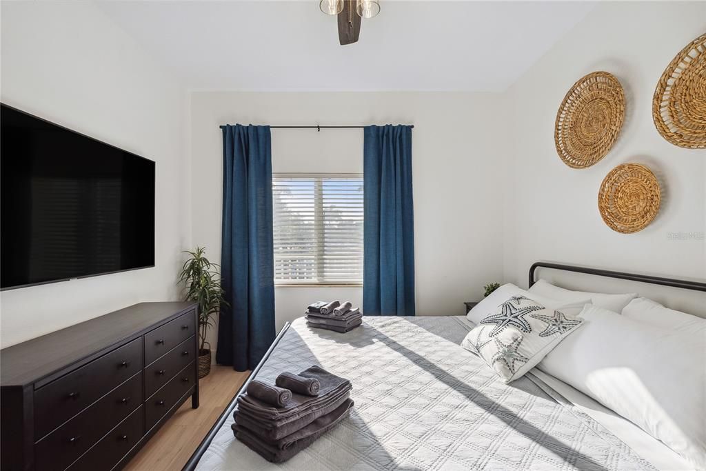 For Sale: $345,000 (1 beds, 1 baths, 506 Square Feet)
