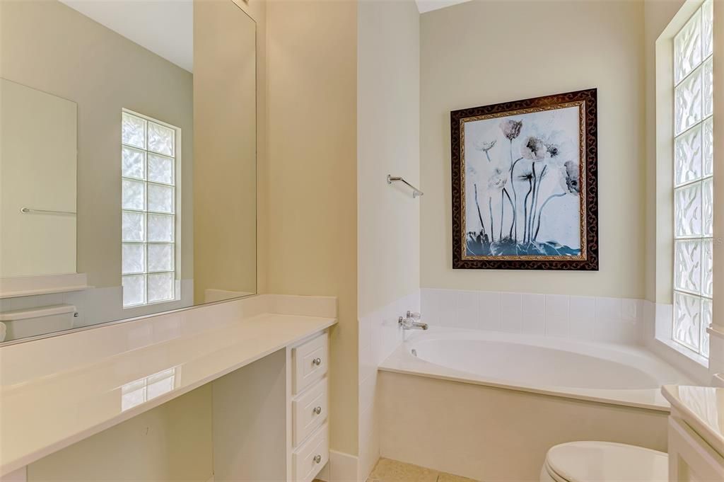 For Sale: $574,900 (3 beds, 3 baths, 2008 Square Feet)