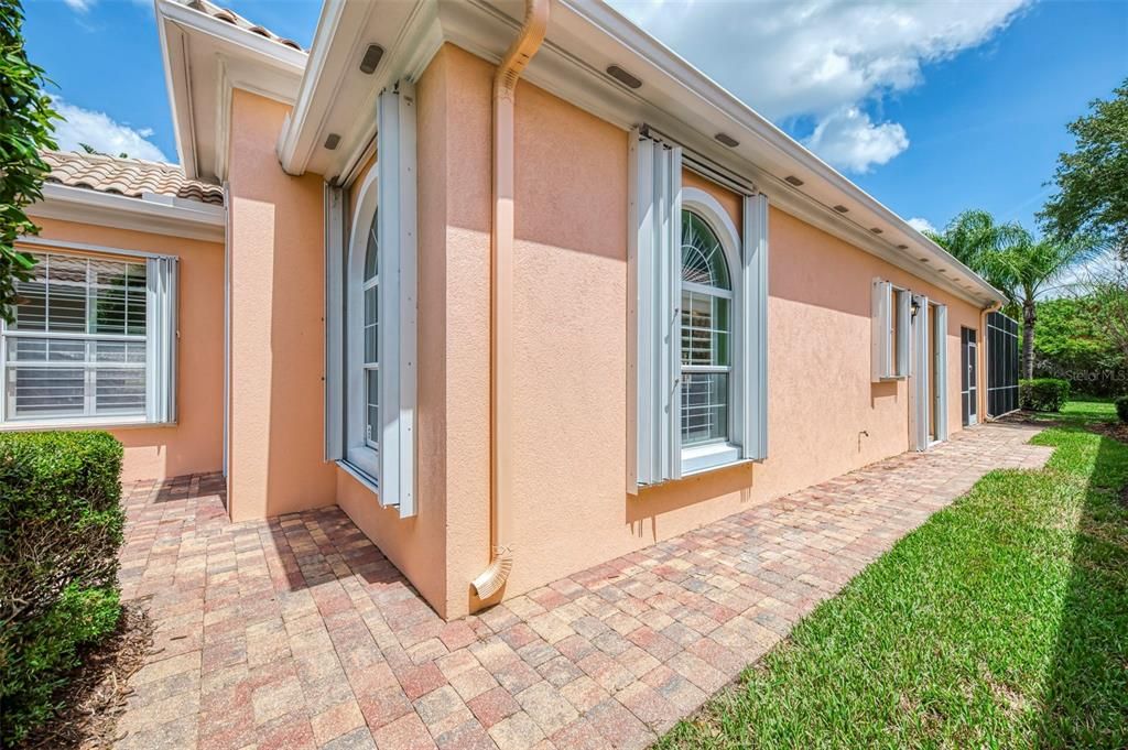 For Sale: $574,900 (3 beds, 3 baths, 2008 Square Feet)