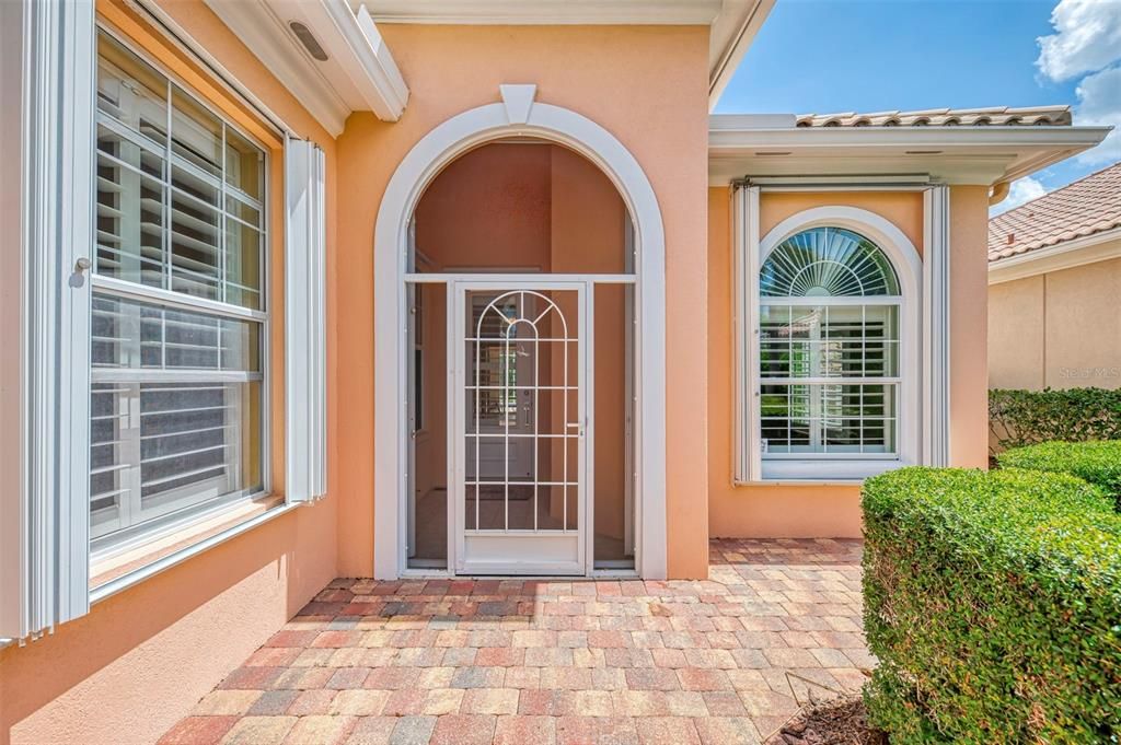 For Sale: $574,900 (3 beds, 3 baths, 2008 Square Feet)