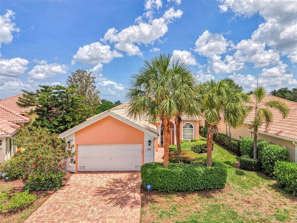 For Sale: $574,900 (3 beds, 3 baths, 2008 Square Feet)