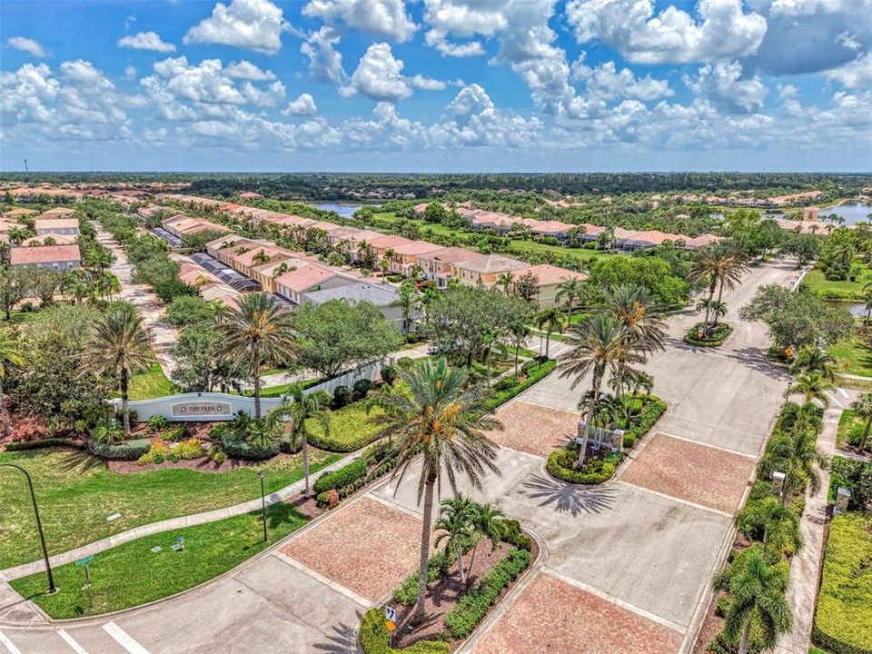 For Sale: $574,900 (3 beds, 3 baths, 2008 Square Feet)