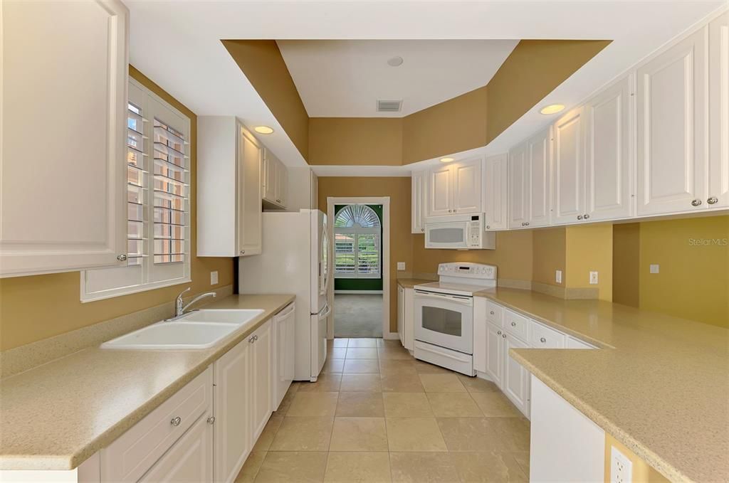 For Sale: $574,900 (3 beds, 3 baths, 2008 Square Feet)