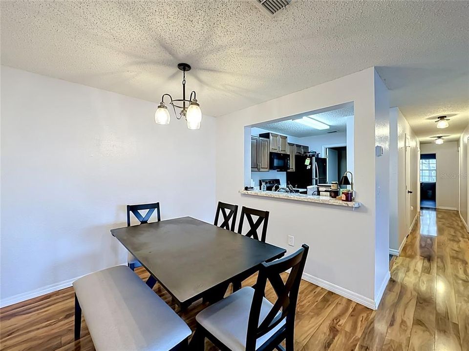 Activo con contrato: $190,000 (3 camas, 3 baños, 1198 Pies cuadrados)